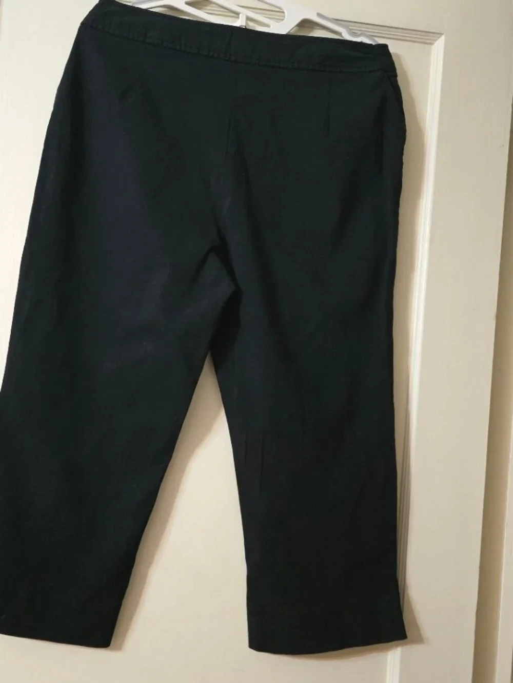 12 First Option studded capri Basic Black Cropped Pants no pockets